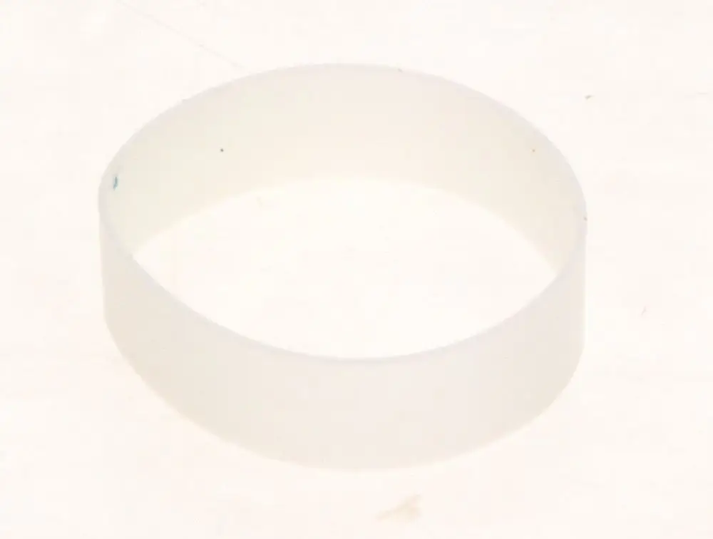 Weißes, flexibles Dichtgummi von Bosch, in Form eines geschlossenen Rings. Ideal zum Abdichten oder als Ersatzteil in verschiedenen Anwendungen.